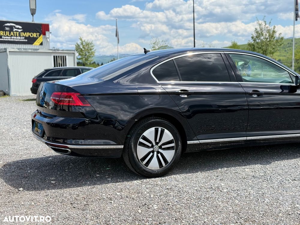 Volkswagen Passat - 36