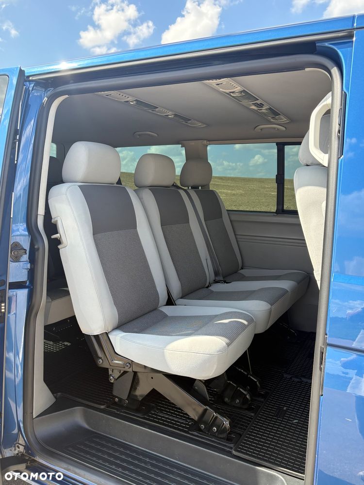 Volkswagen Caravelle - 5