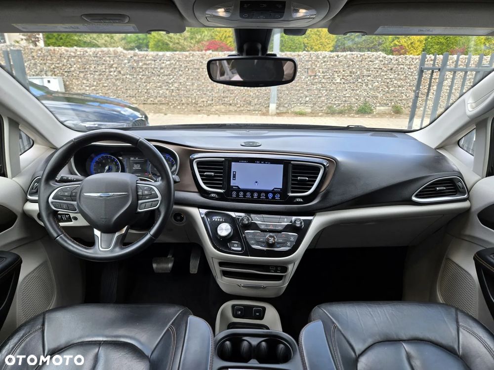 Chrysler Pacifica - 8