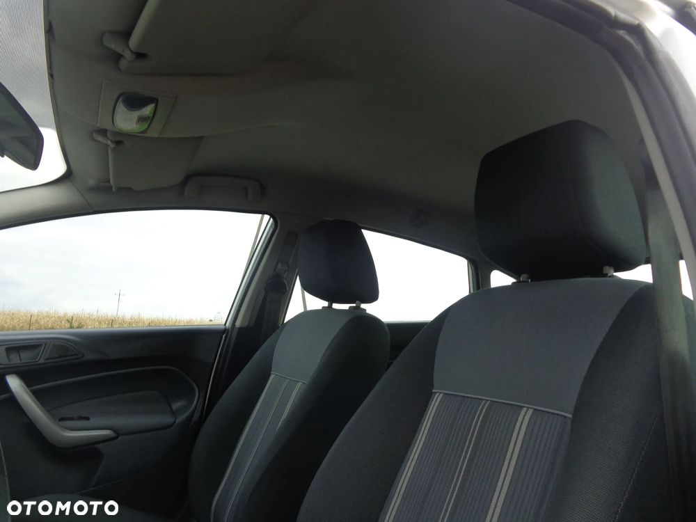 Ford Fiesta - 24