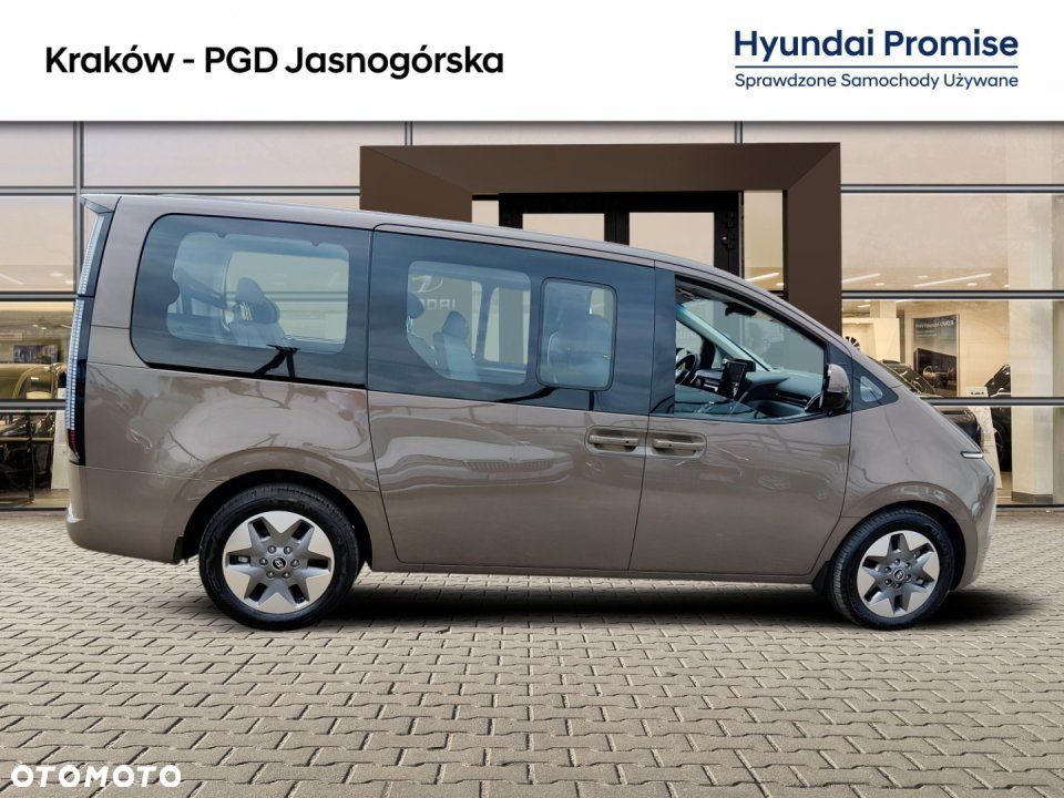Hyundai Staria - 8