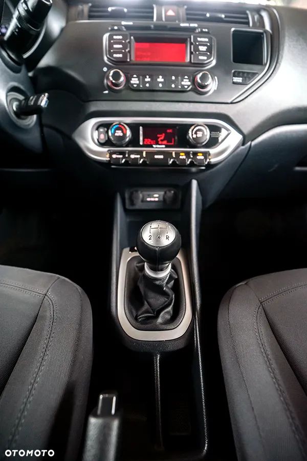 Kia Rio 1.2 Dream Team Edition - 24