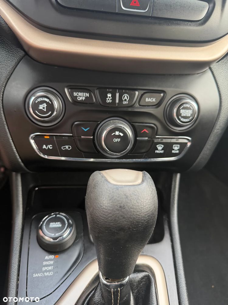 Jeep Cherokee - 18