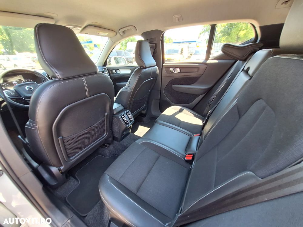 Volvo XC 40 T4 Geartronic Momentum Pro - 19