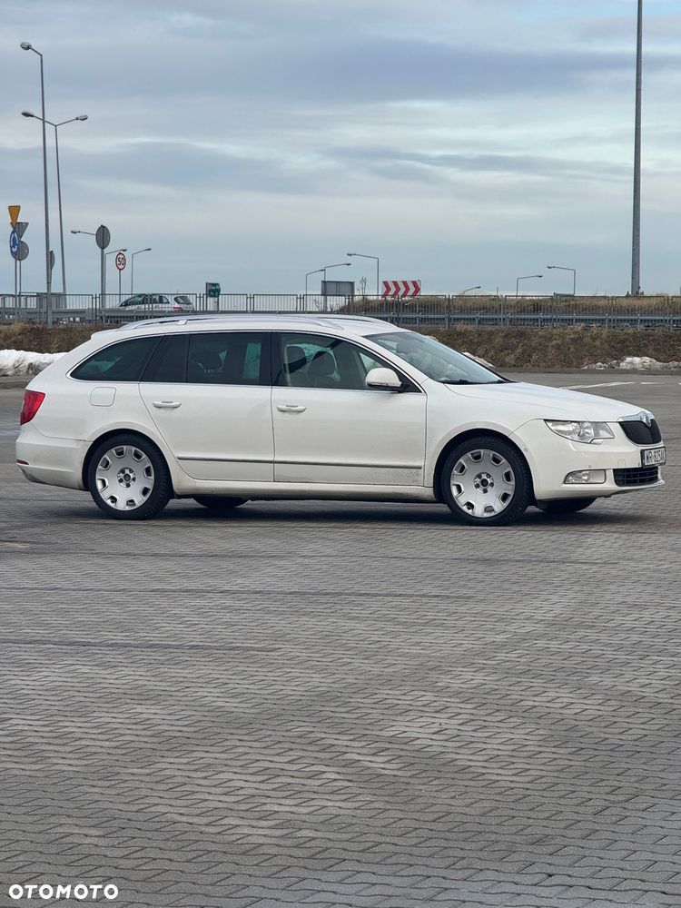 Skoda Superb 2.0 TDI Family DSG - 1