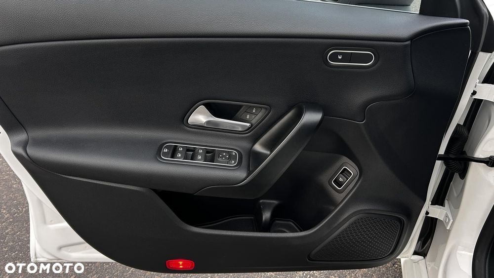 Mercedes-Benz CLA 200 7G-DCT - 10