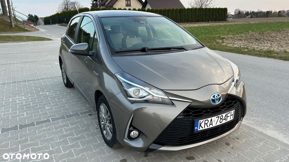 Toyota Yaris Hybrid 100 Business Edition - 14