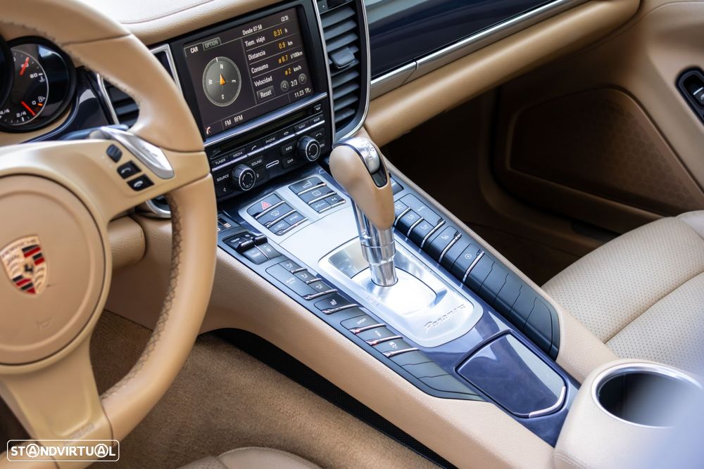 Porsche Panamera Platinum Edition - 24