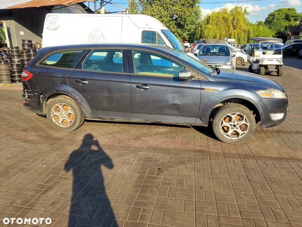 Ford Mondeo mk4 (07-10r.) 2.5 T 220KM. Silnik C25KDTD Skrzynia M66 lakier C6 – Sea Grey (metallic).Cały na części. GWARANCJA !!!  Przód Tył Zestaw Komplet Drzwi Klapa Zderzak Błotnik Maska Grill Atrapa Szyba Pas Lampa Lusterko Boczki Fotel Kanapa Kokpit Deska Rozdzielcza Przełącznik Włącznik Sterownik Przewody Wiązka Instalacja Moduł Komputer Czujnik Listwa Pompa Alternator Wtryski Głowica Rozrusznik Kompresor Sprzęgło Dwumas Silnik Skrzynia ABS Klimatyzacji Paliwa Wspomagania Kolektor Turbina Przepustnica Zawór Chłodnica Koło Hak Belka Sanki Zawieszenie Mcpherson Półoś Amortyzator Wydech Tłumik Zacisk Most - 5