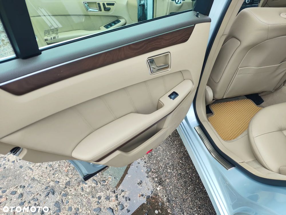 Mercedes-Benz Klasa E 350 CDI 4-Matic - 29