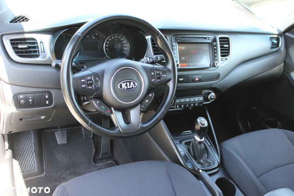 Kia Carens 1.7 CRDi 115 Dream Team Edition - 28