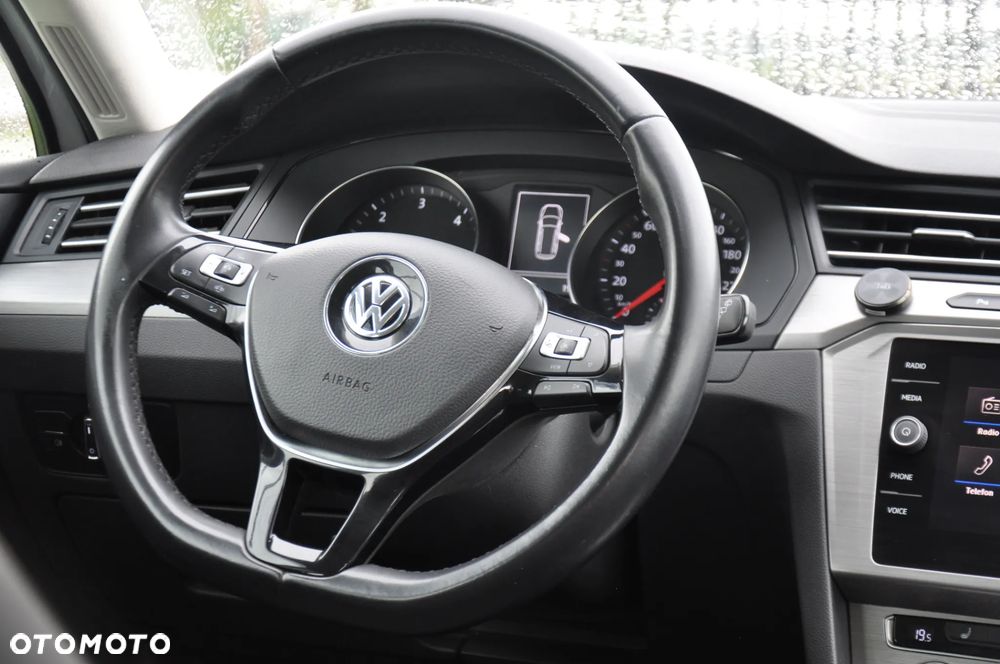 Volkswagen Passat 2.0 TDI SCR Comfortline - 33