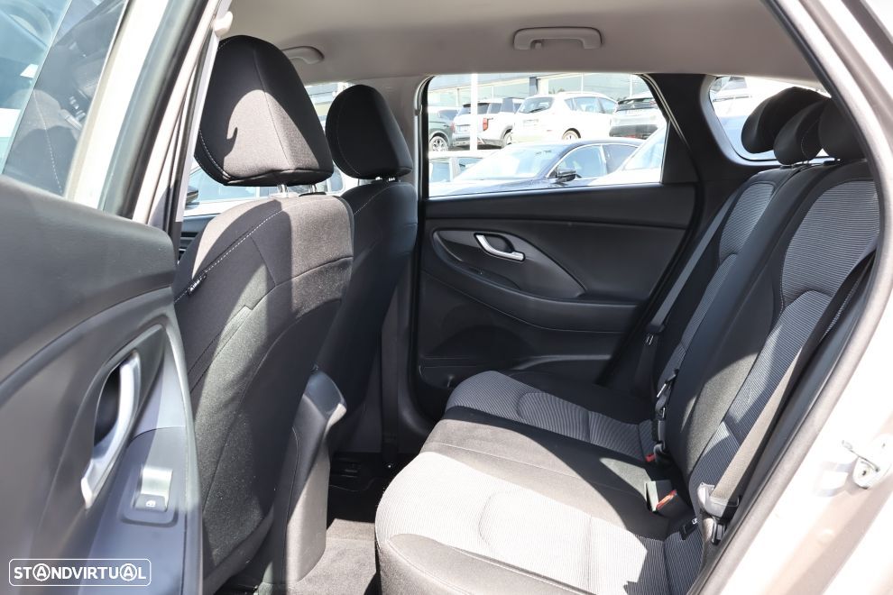 Hyundai i30 SW 1.0 T-GDi Comfort+Navi - 17
