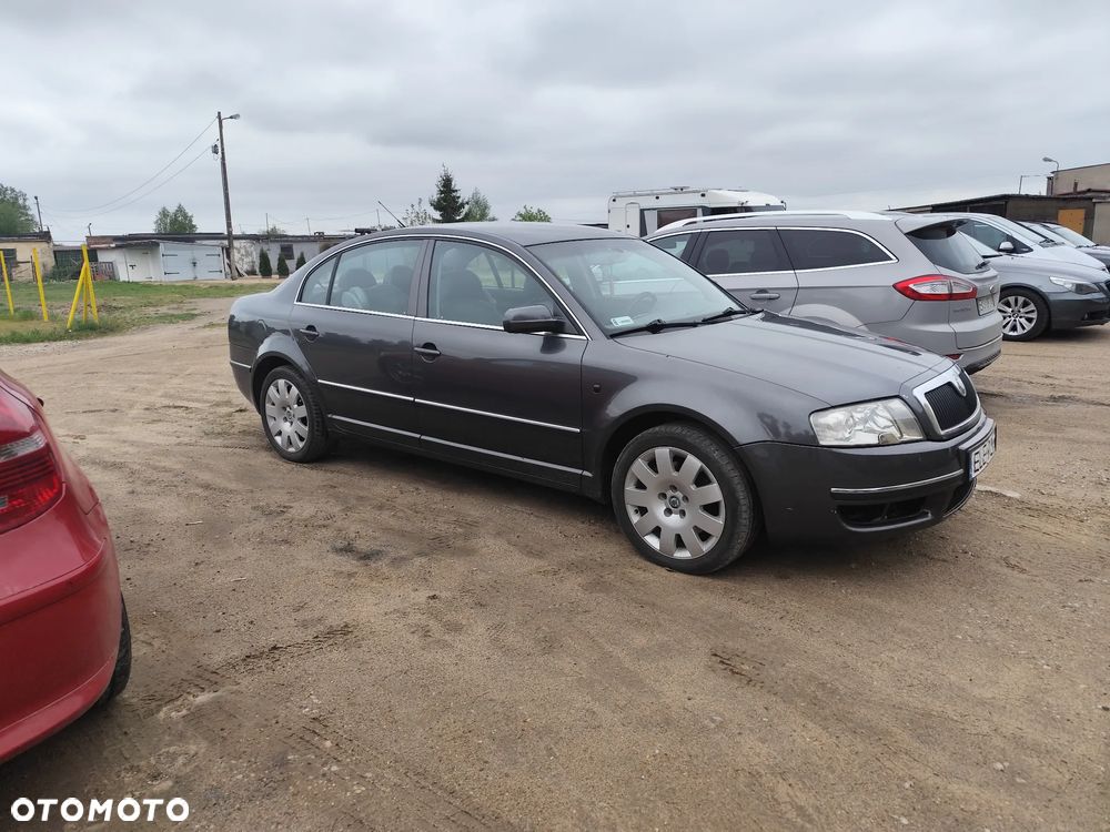 Skoda Superb 2.8 V6 Platinum - 4
