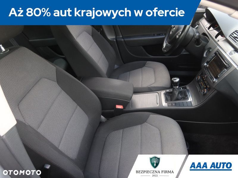 Volkswagen Passat - 11
