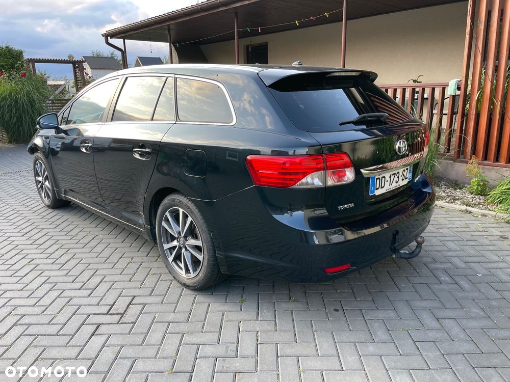 Toyota Avensis 2.0 D-4D Premium - 2