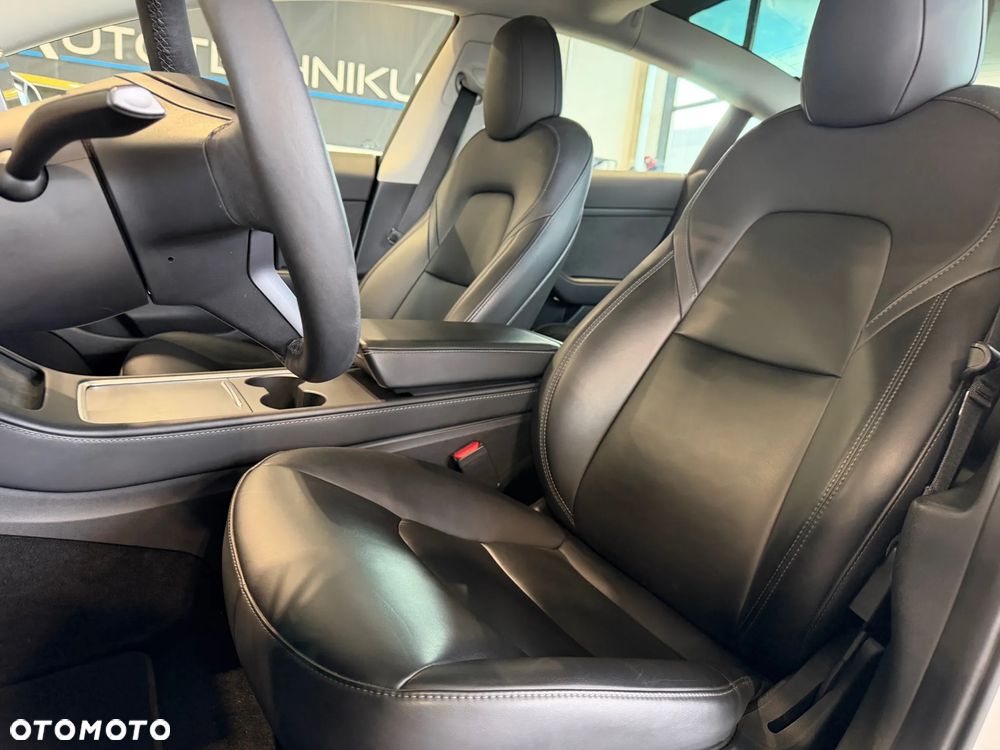 Tesla Model 3 - 11