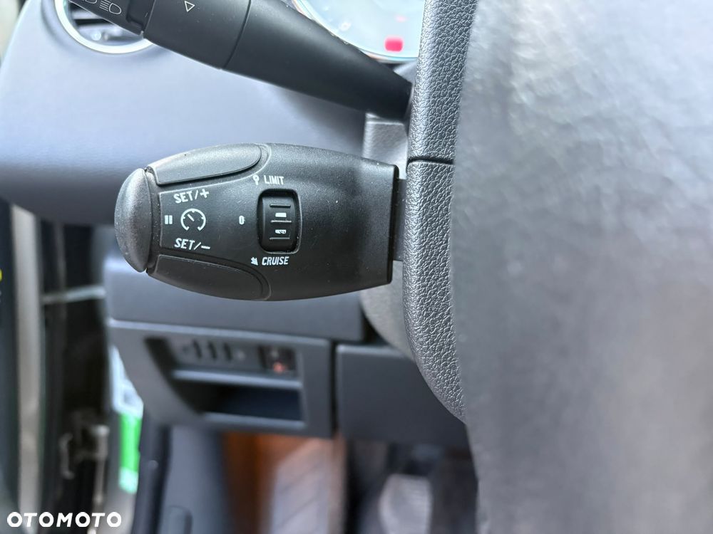 Peugeot 3008 1.6 HDi Premium - 17