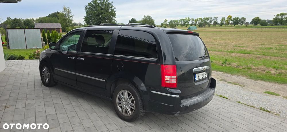 Chrysler Town & Country - 3