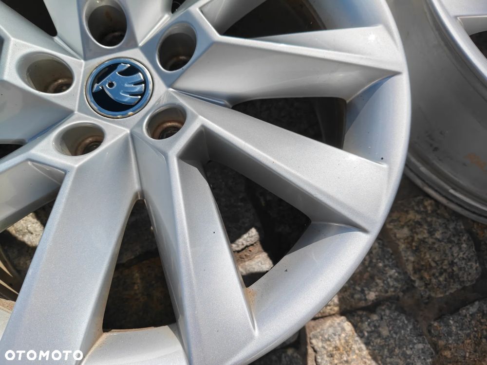 Felgi Aluminiowe 17 Skoda Superb 5x112 ET40 Seat Audi VW 3V0601025C - 6