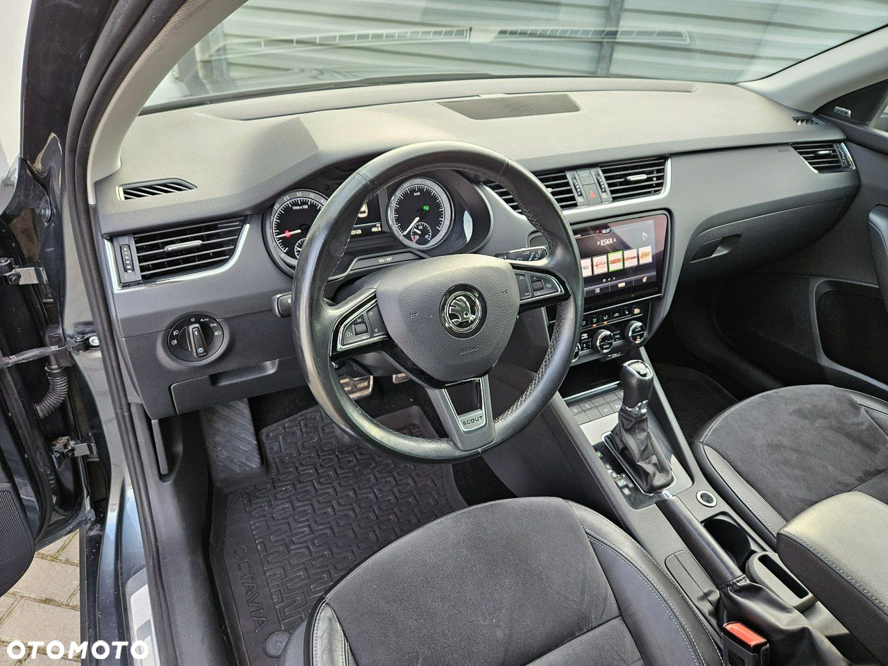 Skoda Octavia Combi 2.0 TDI 4x4 DSG Scout - 24