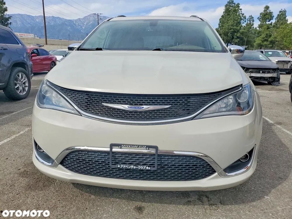 Chrysler Pacifica - 5