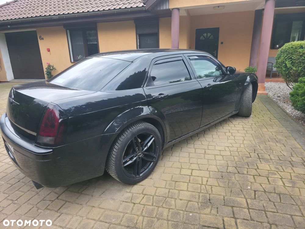 Chrysler 300C 5.7 V8 Hemi - 8