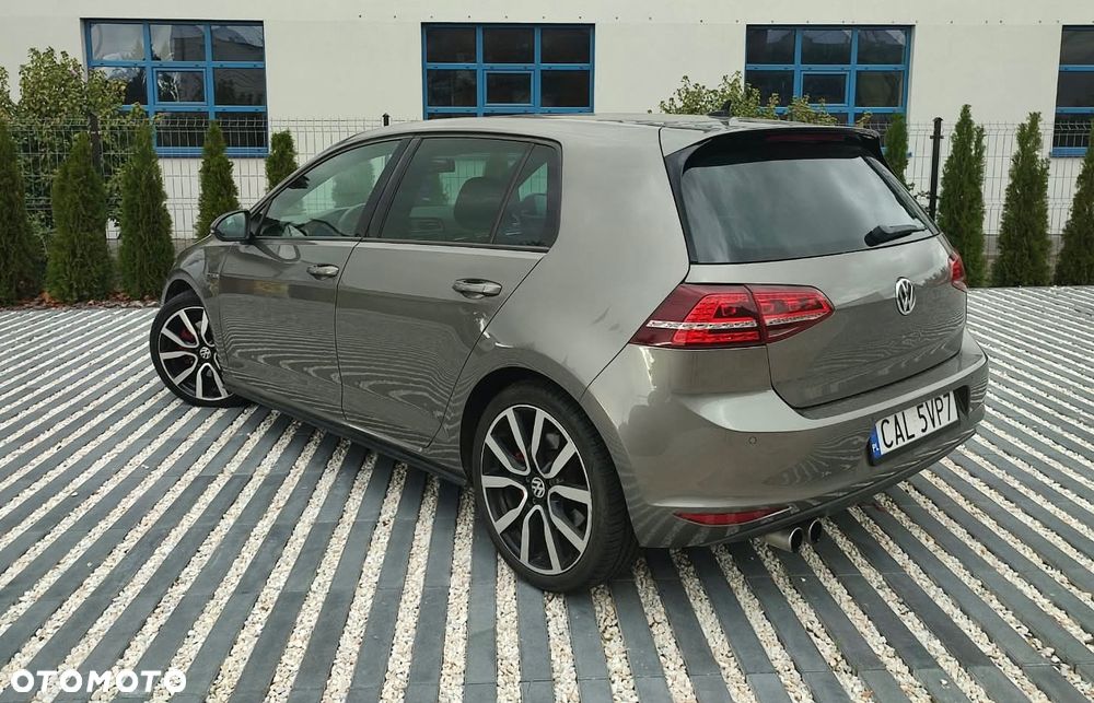 Volkswagen Golf - 14