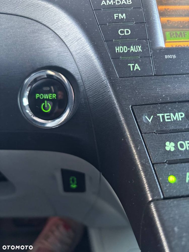 Toyota Prius (Hybrid) - 14