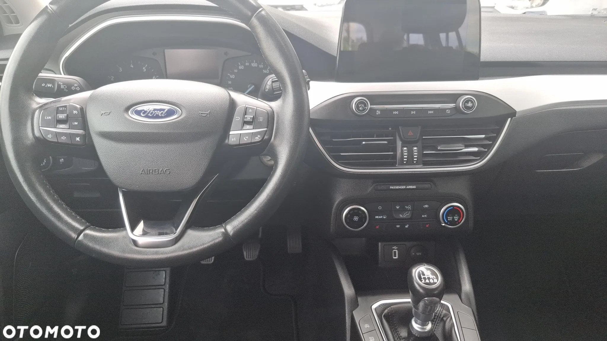 Ford Focus 1.0 EcoBoost Trend Edition - 17