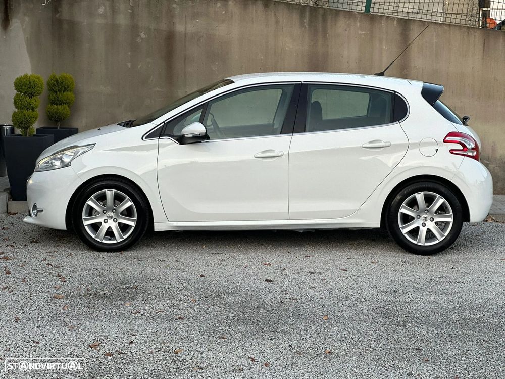 Peugeot 208 e-HDi 92 Stop&Start Style - 11