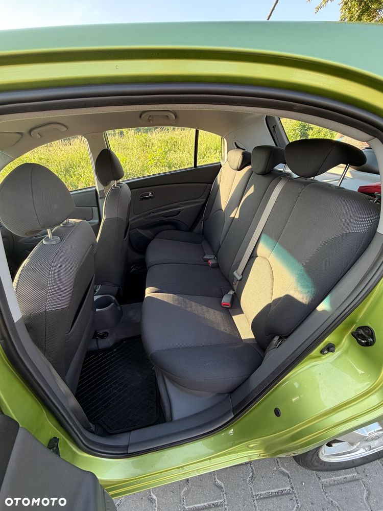 Kia Rio - 13