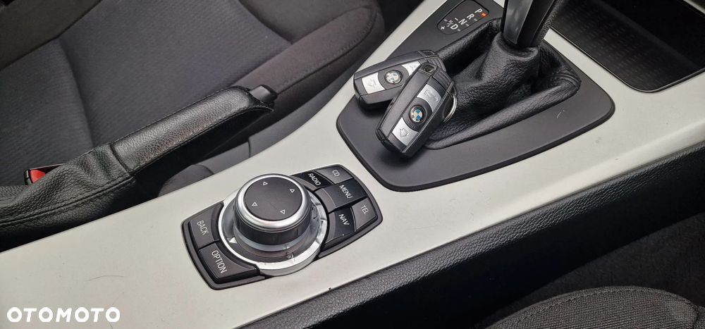 BMW Seria 3 320d DPF Edition Sport - 14