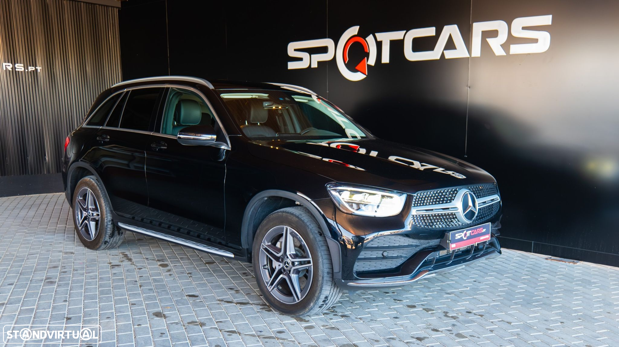 Mercedes-Benz GLC 300 e 4Matic 9G-TRONIC AMG Line - 3