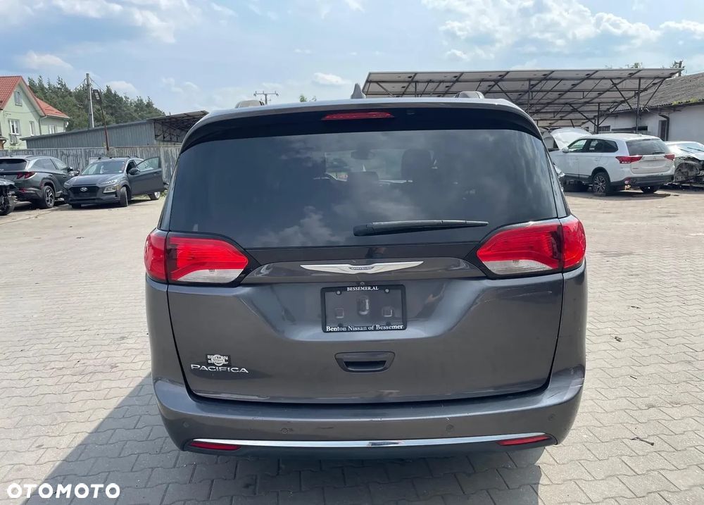 Chrysler Pacifica - 2