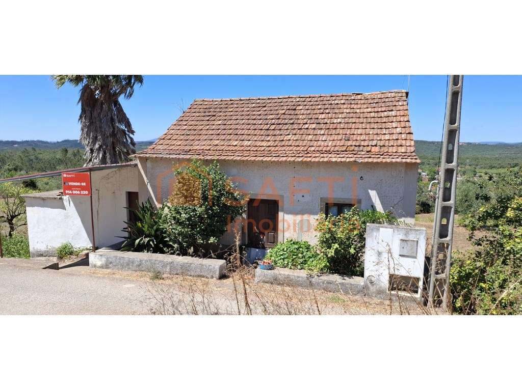 Casa em Pedra em aldeia tranquila, para remodelação - Grande imagem: 2/18