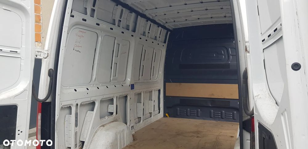 Mercedes-Benz Sprinter - 25