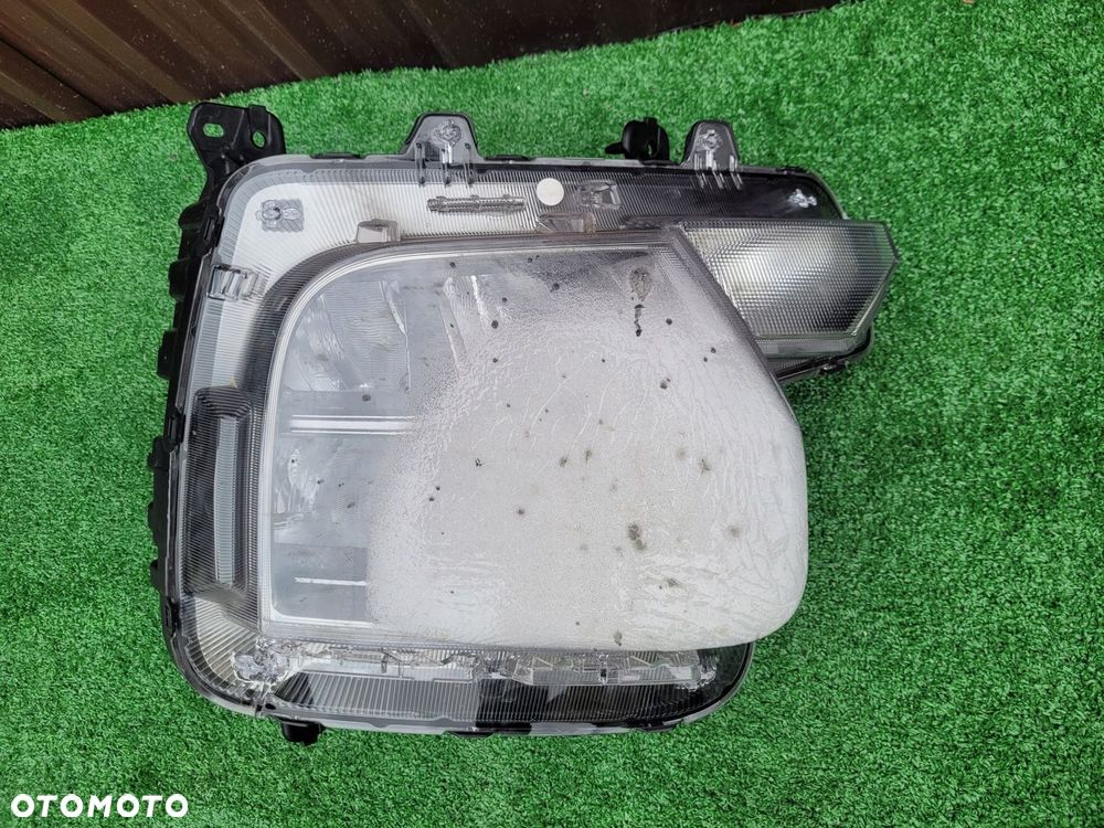 Hyundai Staria lampa przod prawa full led