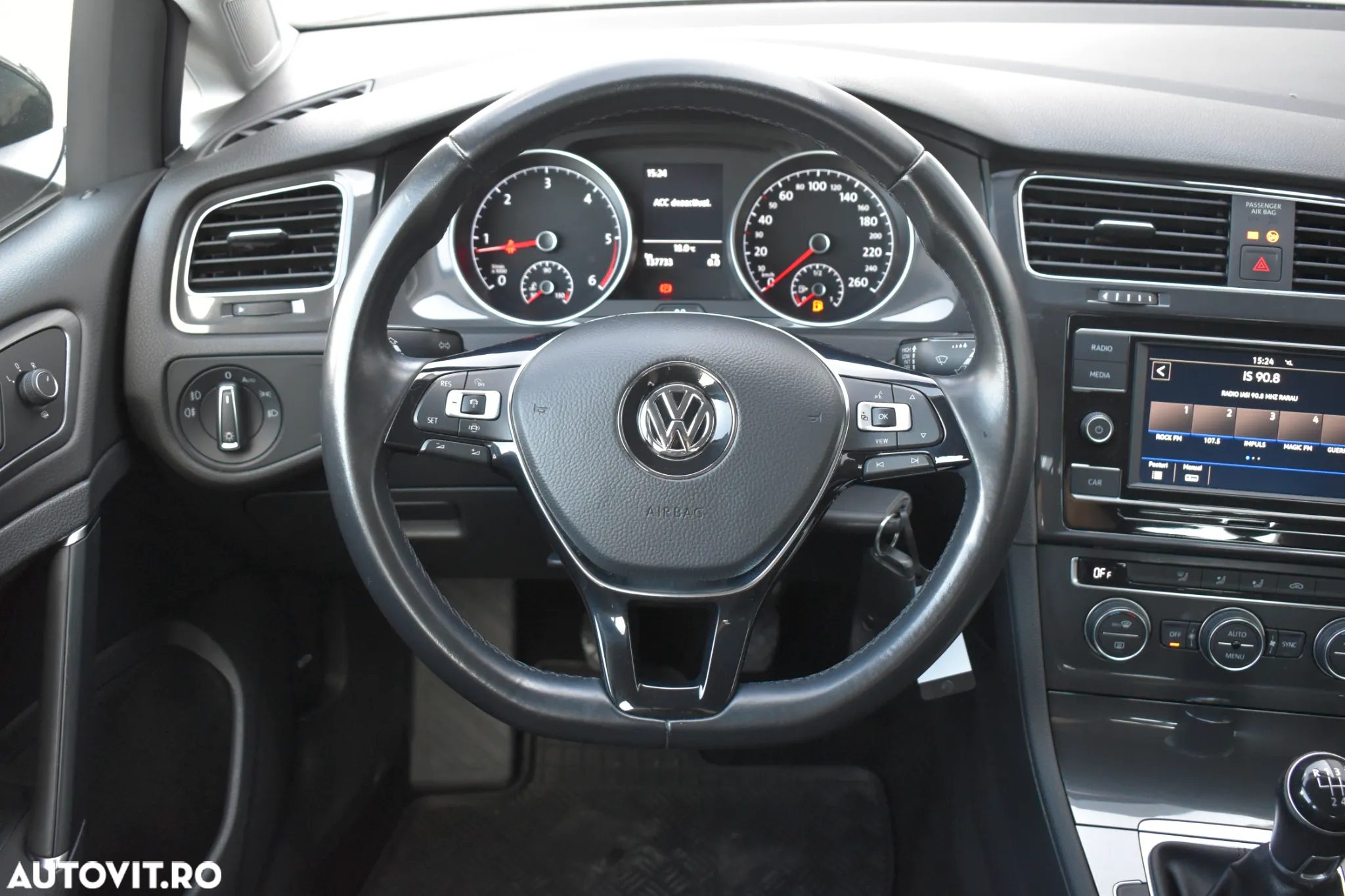 Volkswagen Golf 1.6 TDI Comfortline - 14