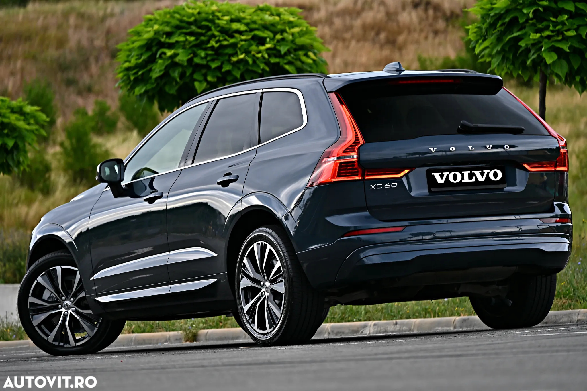 Volvo XC 60 B4 D AWD Geartronic Momentum Pro - 4