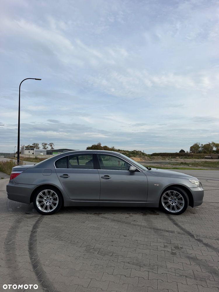 BMW Seria 5 523i - 7