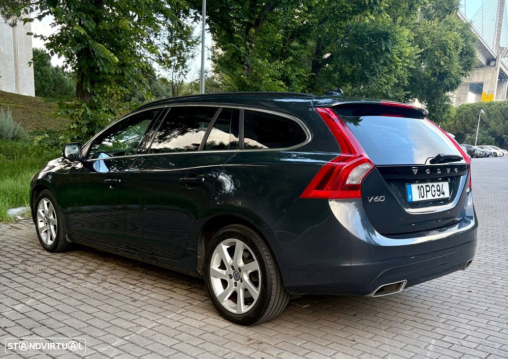 Volvo V60 2.0 D4 Momentum Geartronic - 3