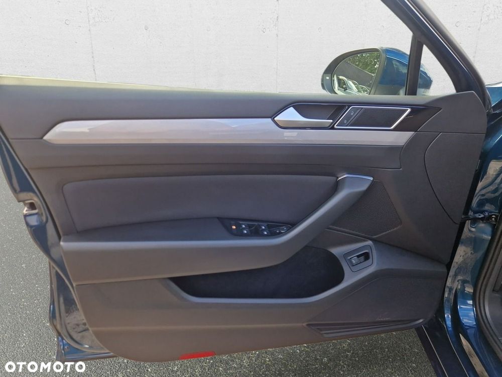 Volkswagen Passat - 10