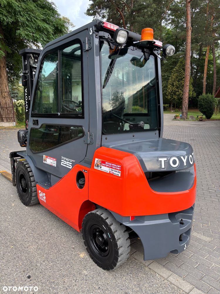 Toyota 8FDF25 8FD25F diesel 4cyl przesuw pozycjoner KABINA  55 500netto 2,5t - 4