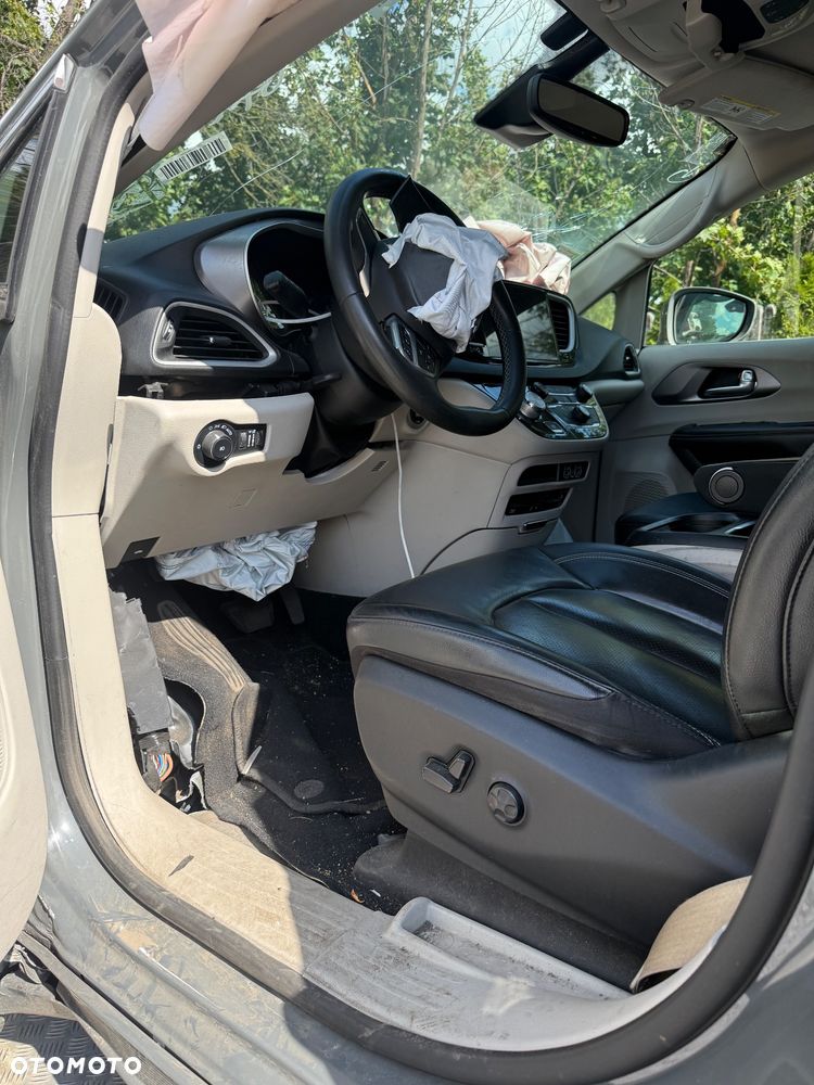 Chrysler Pacifica - 19