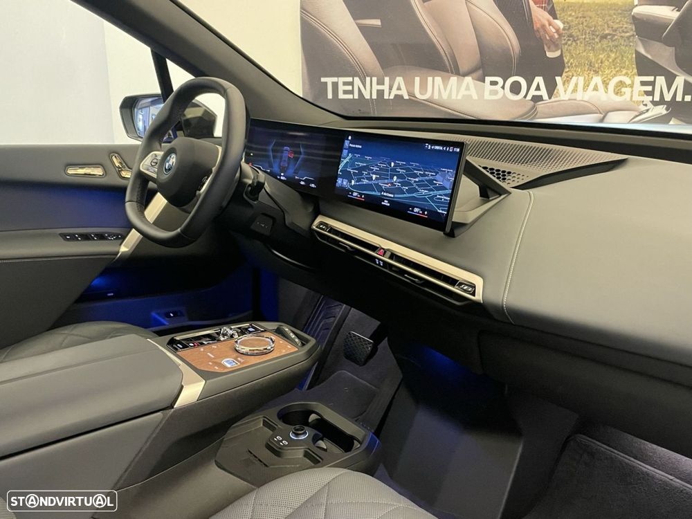 BMW iX xDrive 50 Pack Desportivo - 17