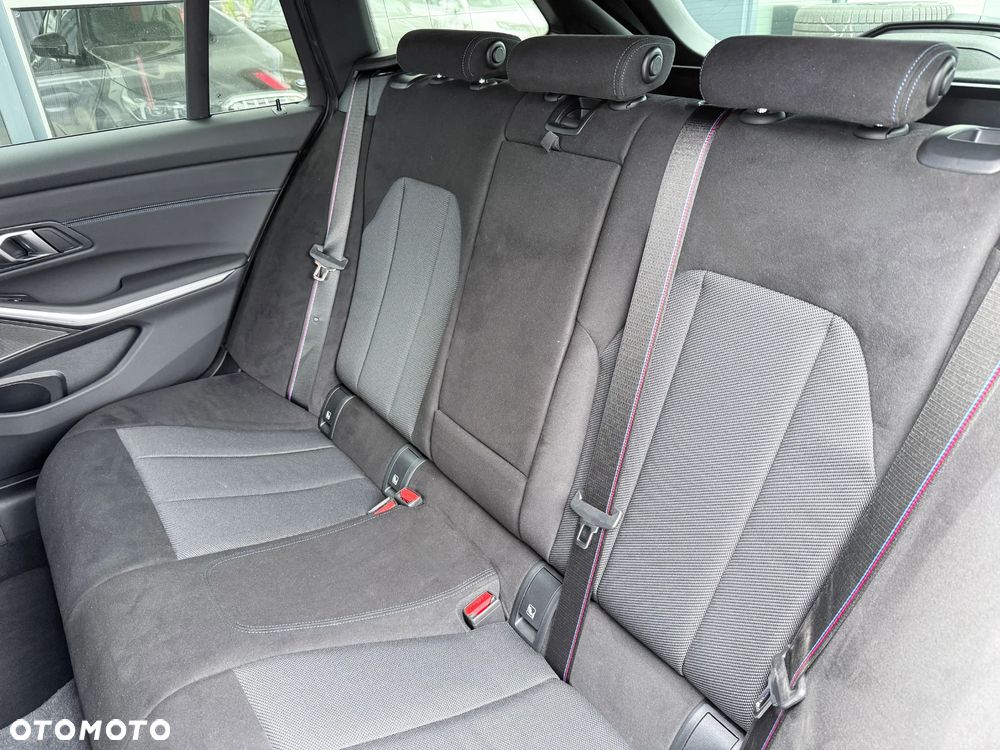 BMW Seria 3 320d xDrive M Sport - 34