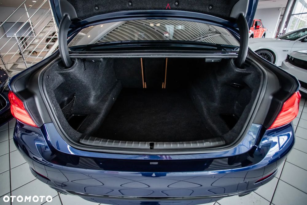 BMW Seria 5 530i xDrive - 28