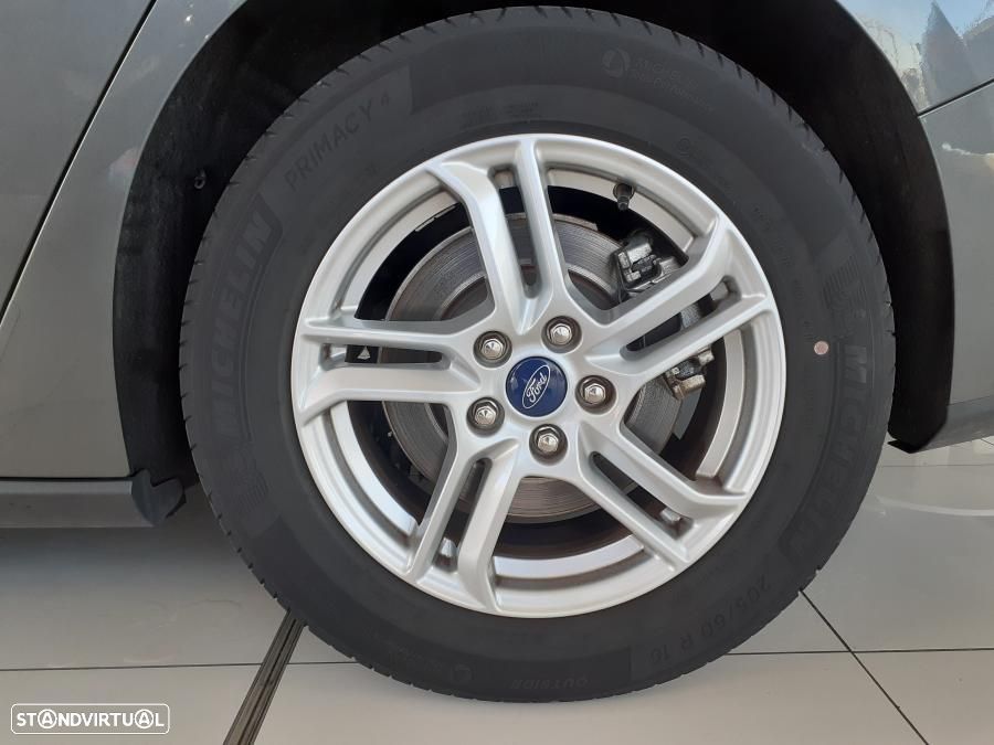 Ford Focus SW 1.5 TDCi EcoBlue Business - 32