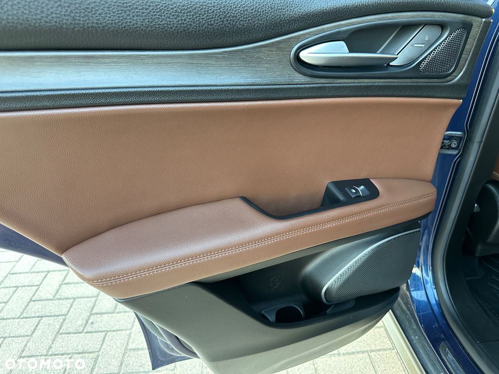 Alfa Romeo Stelvio 2.0 Turbo 16V AT8-Q4 Ti - 29